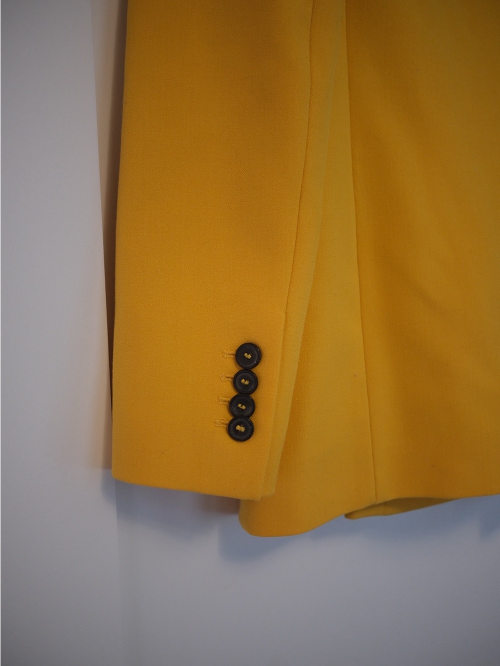 Double-Breasted Yellow pants suit - Picture 3 of 5